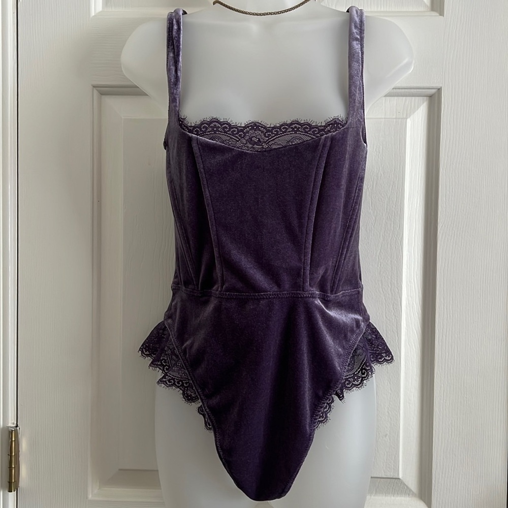 FOREVER 21 Lingerie. Velvet material. Size XL